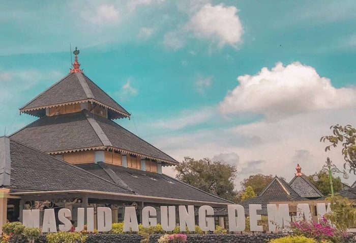 fungsi masjid agung demak terbaru