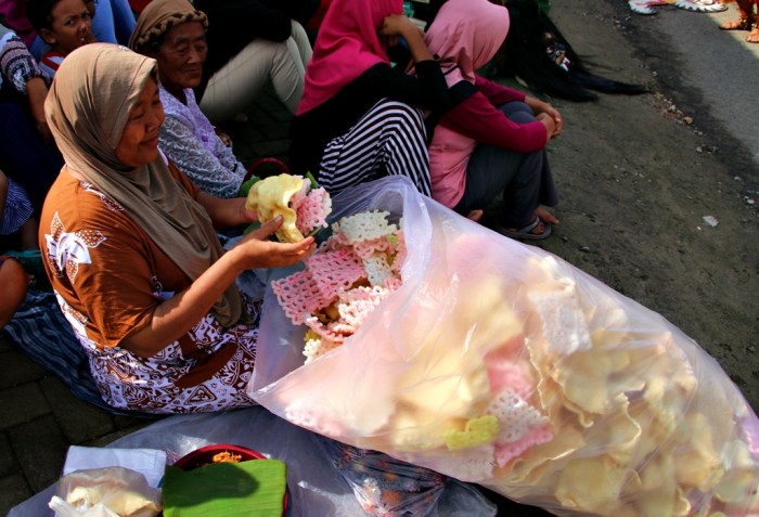 bule kelamin kerupuk curiga penjahat awalnya nikahi penjual