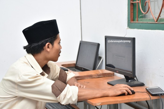 larangan di lab komputer