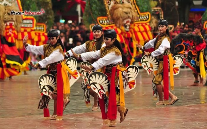 Tari kuda lumping menggunakan pola lantai