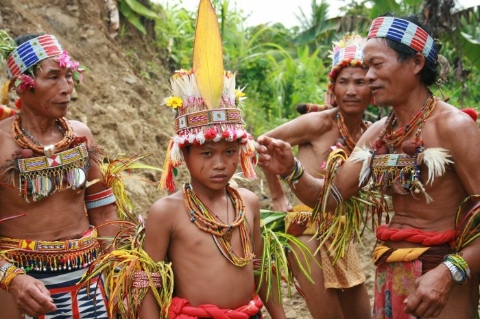 pakaian adat mentawai wanita terbaru