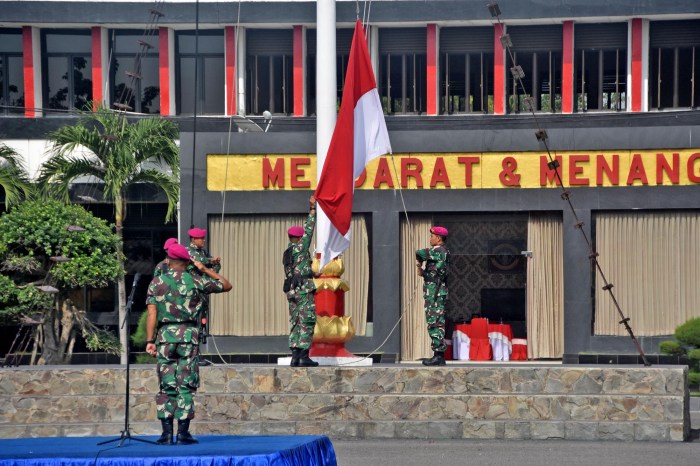 Upacara bendera mengikuti manfaat siswa percakapan perhatikan