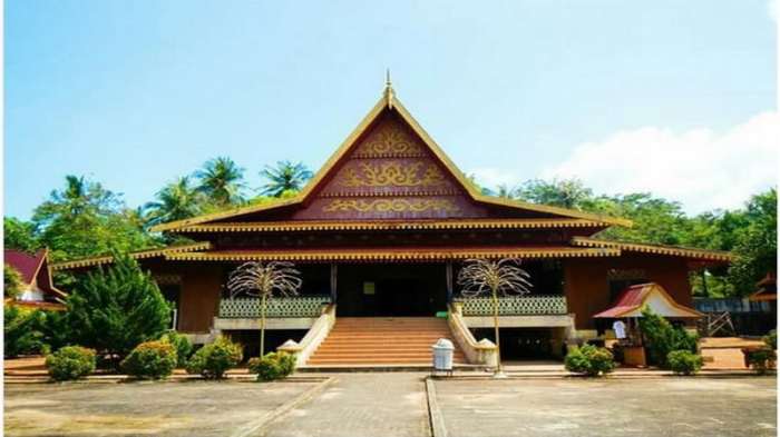 rumah adat melayu atap limas potong terbaru