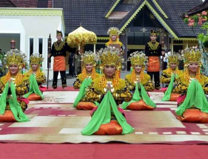 pola lantai tari sirih kuning