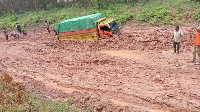 tanpa penghormatan bubar jalan terbaru