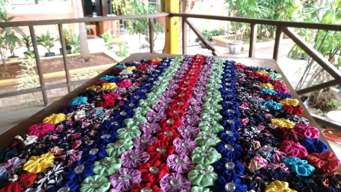 cara membuat taplak meja dari kain perca