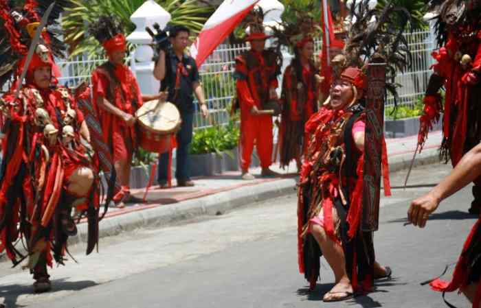 gambar tari sulawesi utara terbaru