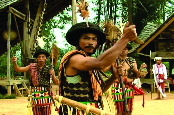 adat sulawesi pakaian barat baju mandar suku penjelasannya