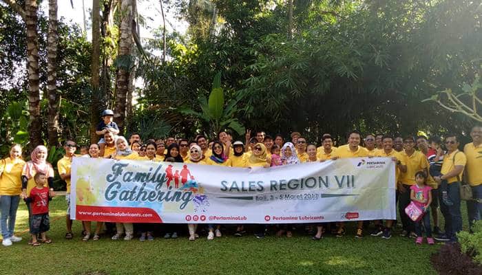 tema family gathering bahasa indonesia