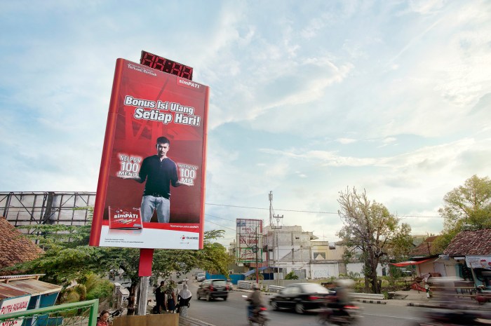 Baliho caleg billboard kampanye megatron mojok videotron perbedaan hasil