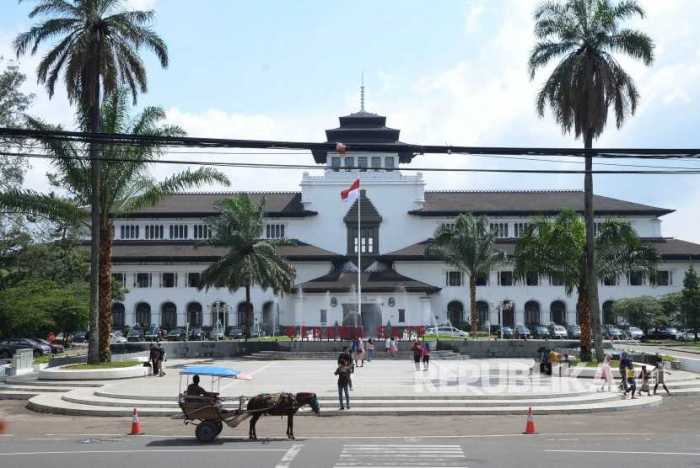 bandung ke padang berapa jam