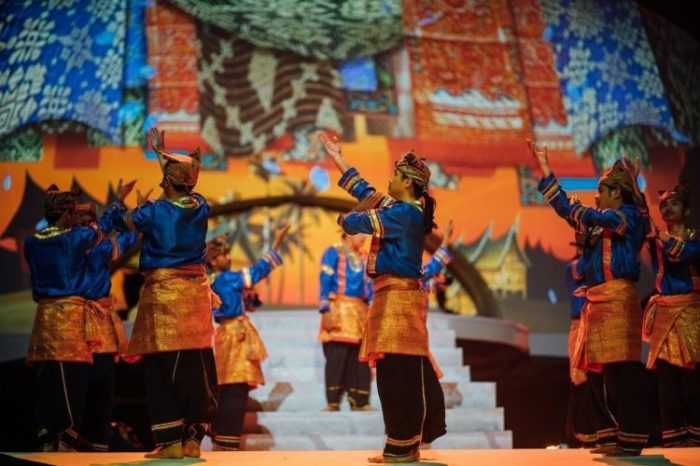 saman tari aceh tarian bahasa kostum kasih terima sampai mancanegara tradisional gerak nusantara ciri ucapan budaya gerakan syair adat lagu