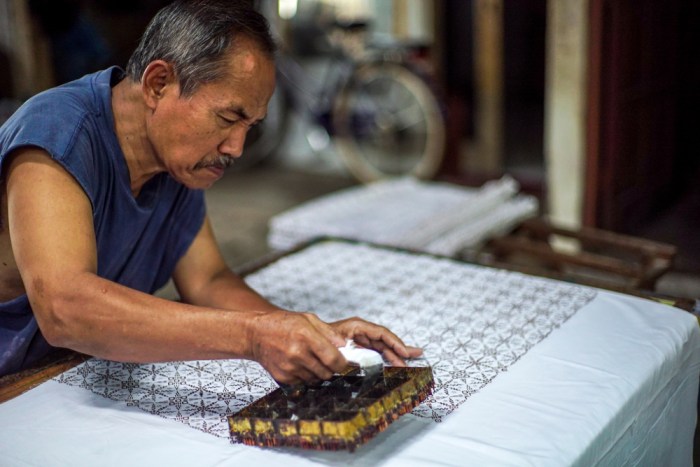 proses pembuatan batik tulis