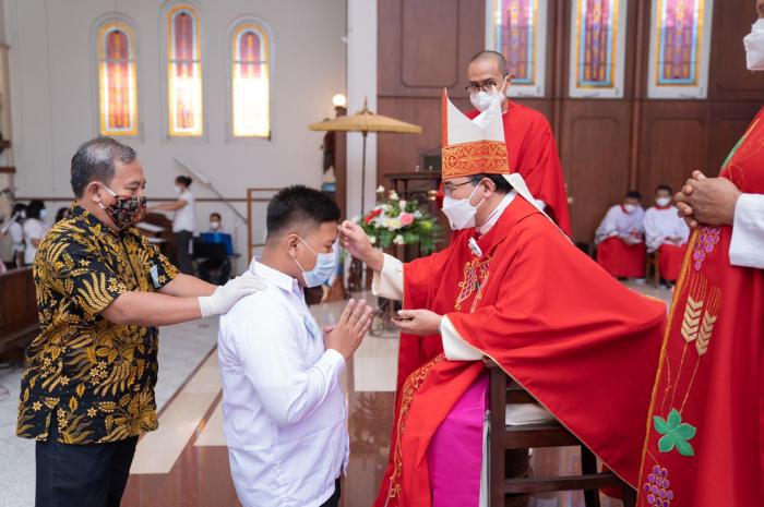 sakramen buah tujuh gereja penguatan katolik baptis