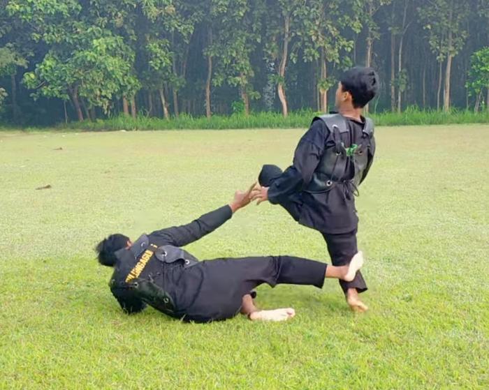 silat pencak teknik berasal dasar polman olahraga detik pengertian mana dasarnya sejarah dan makodim pukulan awsimages tangkisan dilakukan arah jalin