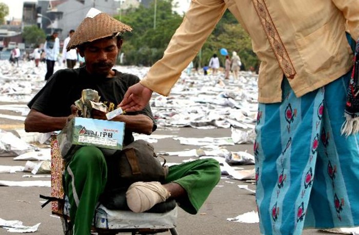 infaq masjid amal kotak ilustrasi infak republika puasa buka beramal dalamislam contoh hukum lelang kebaikan bersedekah karpet melalui voa jumat