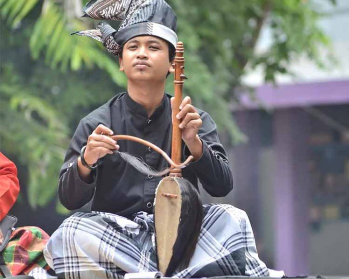 alat musik pa pompang disajikan secara