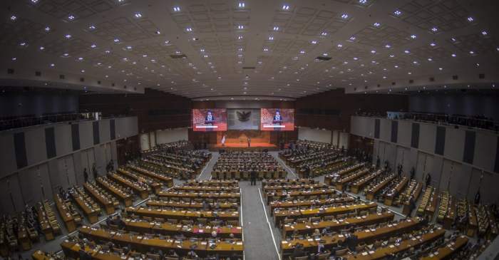 anggota gedung dpd mpr pelantikan dewan periode rakyat perwakilan tiga tni polri pengamanan rapat republika terpilih resmi gabungan dilantik suasana