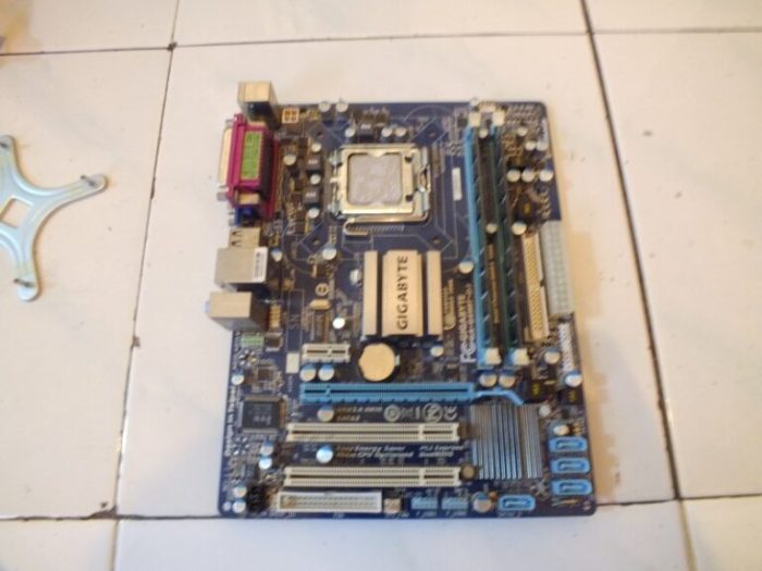 bagian bagian motherboard dan gambarnya