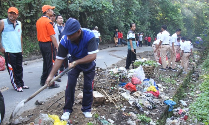 lingkungan rt 03 kurang bersih