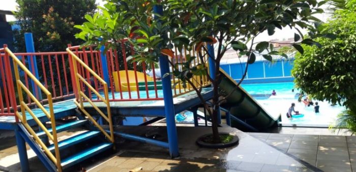 kolam renang taman tirta