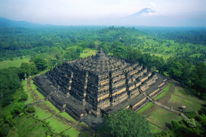 caption tentang candi borobudur terbaru