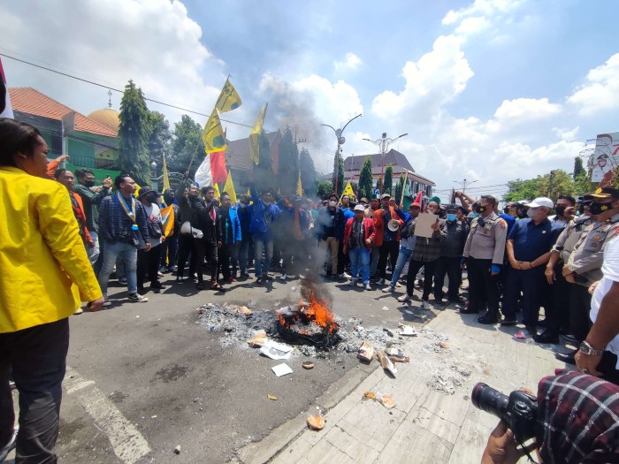 mahasiswa kenaikan pertalite tolak sukabumi maret