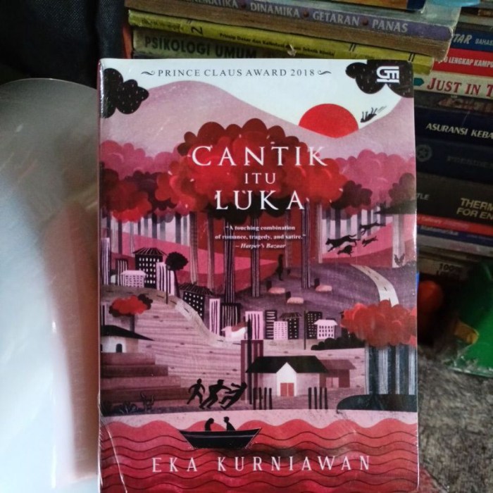 unsur intrinsik novel cantik itu luka