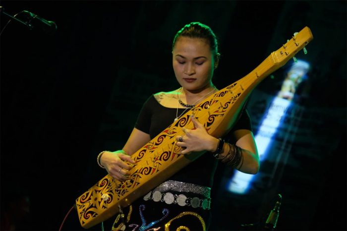 bende alat lampung fungsi tradisional canang memainkan provinsi