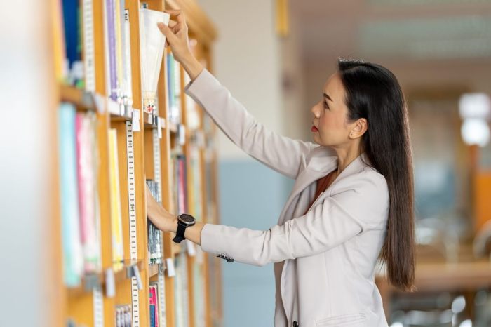 cara meminjam buku di perpustakaan