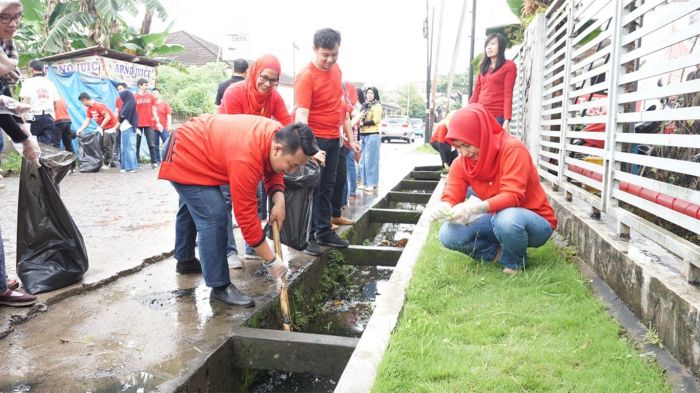 dilingkungan atau di lingkungan