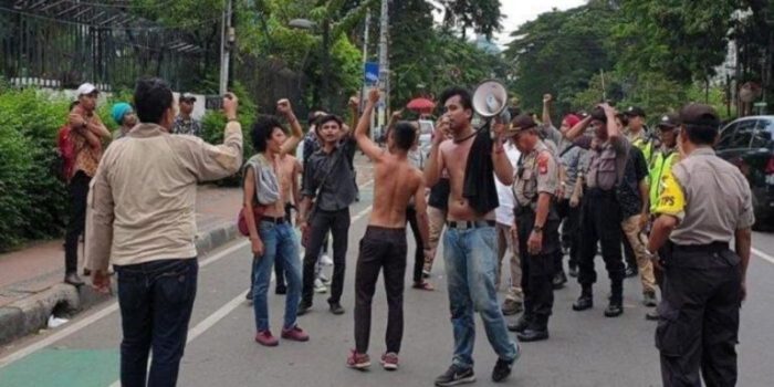 pelanggaran beserta gambarnya kasus