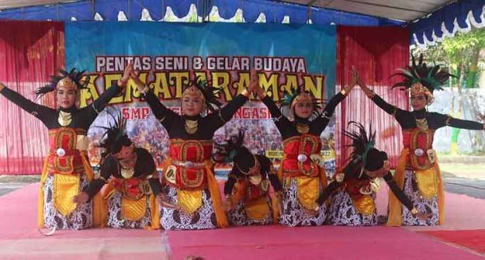 contoh tema pagelaran seni sma