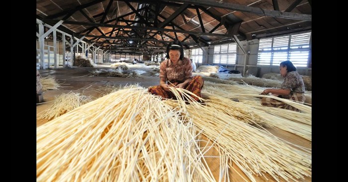 teknik pembuatan tas rotan