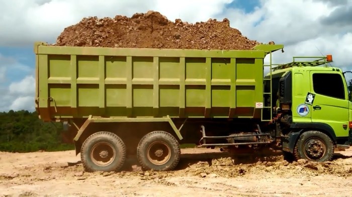 tinggi bak truk dari tanah terbaru