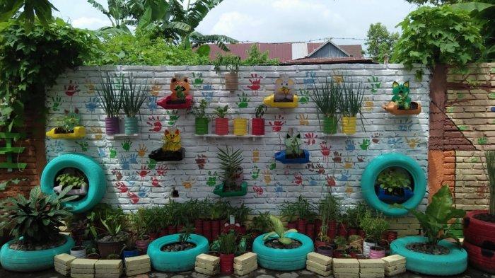 taman depan kelas kreatif