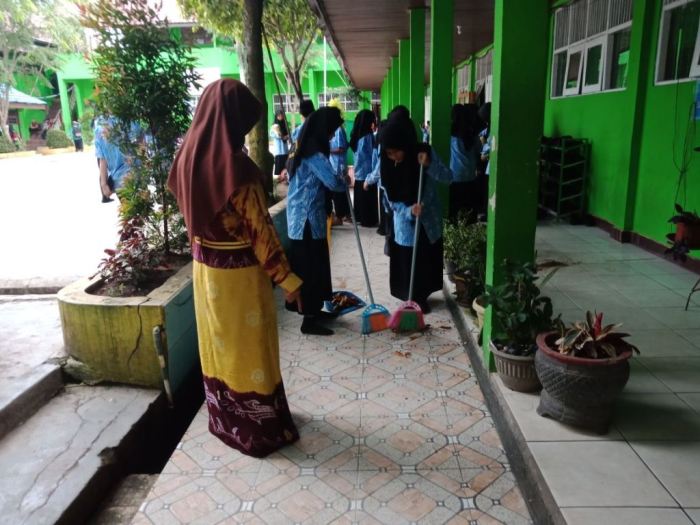 gambar orang piket kelas terbaru