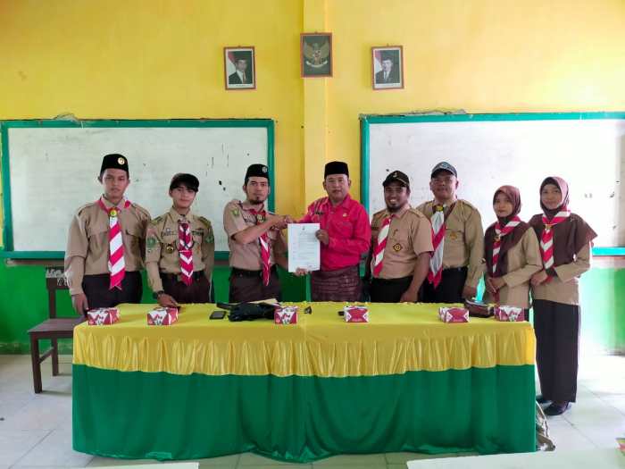 pramuka tanda pelantikan putra penggalang putri gerakan penegak wosm umum arti siaga atribut garuda tunas kiasan anggota bendera pemasangan lili