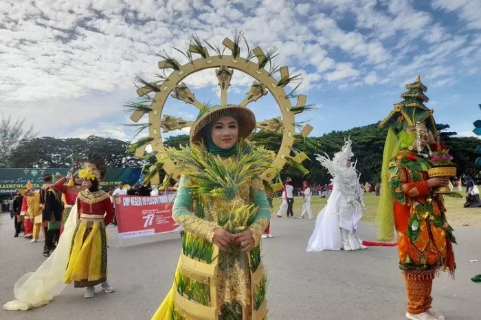 teks narasi karnaval kemerdekaan terbaru