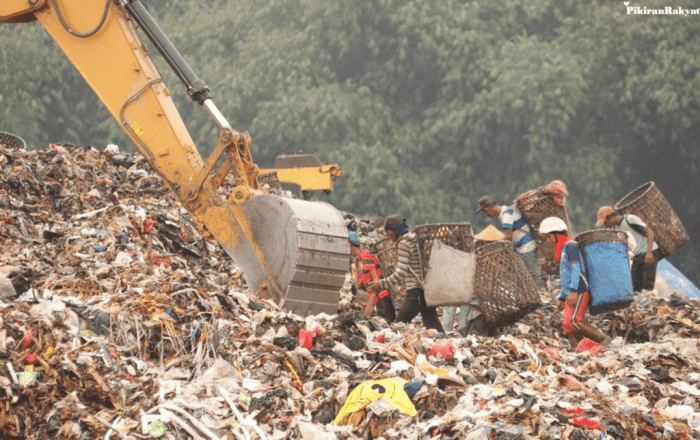 sampah sungai buang dalam membuang pembuangan sisa domestik kesan dampak sembarangan banjir lingkungan akibat langkah plastik kegiatan ekonomi pencemaran sarap