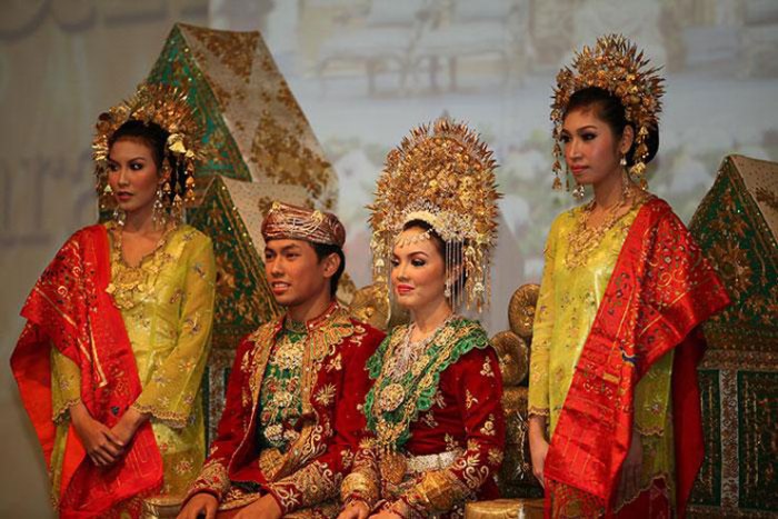 melasti nyepi adat istiadat upacara raya perubahan sosial indonesien faktor penghambat procession perayaan balinese traditionen ini macam liburdulu melayu thegorbalsla