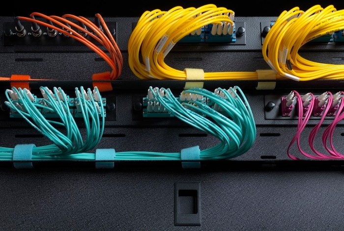 konstruksi kabel fiber optik