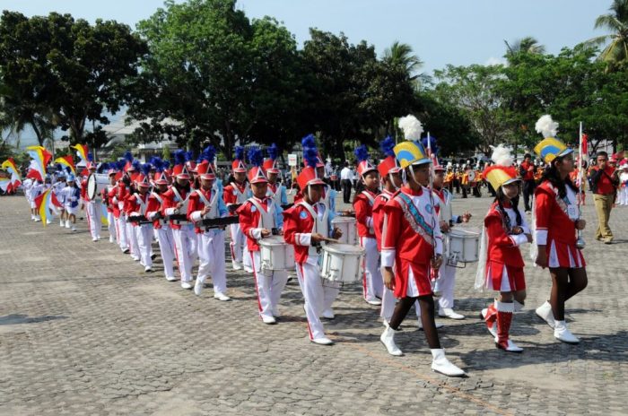 beda drumband dan marching band terbaru