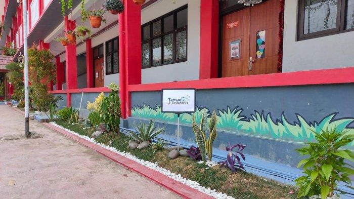 taman depan kelas kreatif