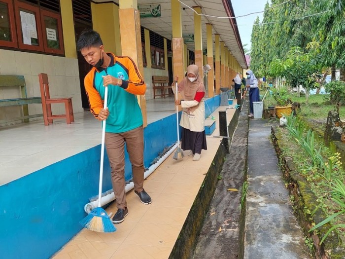 kerja bakti membersihkan sekolah terbaru