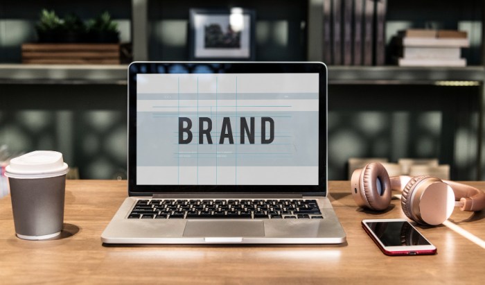 perbedaan brand dan branding terbaru