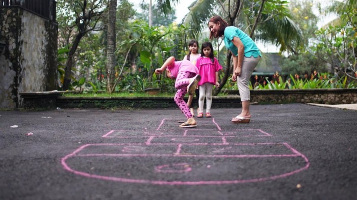 teks persuasi permainan tradisional terbaru