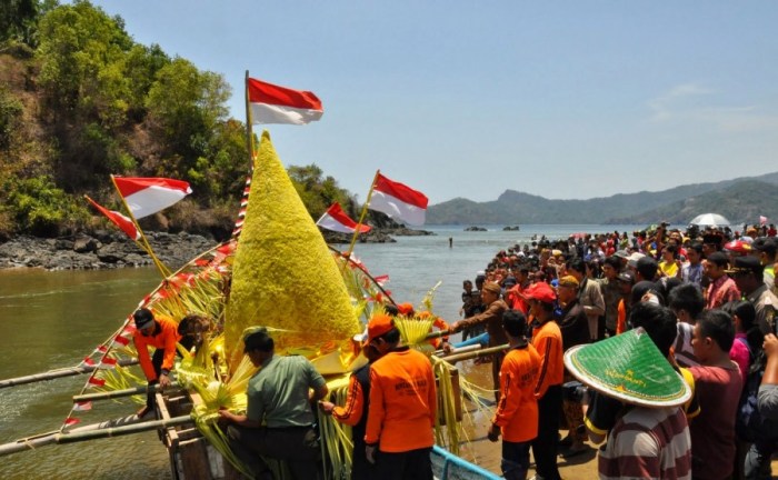 upacara adat jawa timur beserta