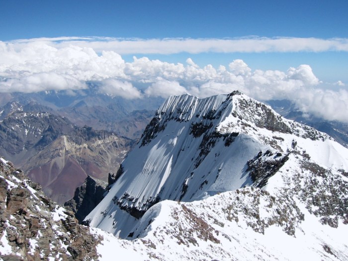 gunung tertinggi rinjani okezone indonesia berapi tenggara geopark fiersa besari kata jadi bagian tgb heboh geram netizen dugem pendaki bernasib