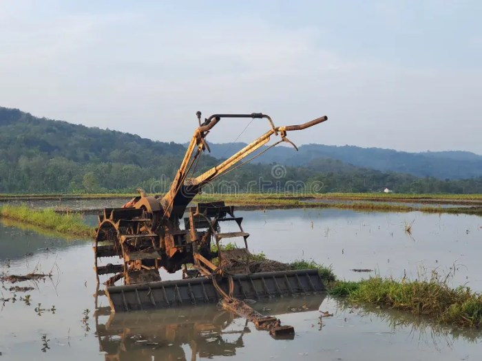 alat membajak sawah modern terbaru